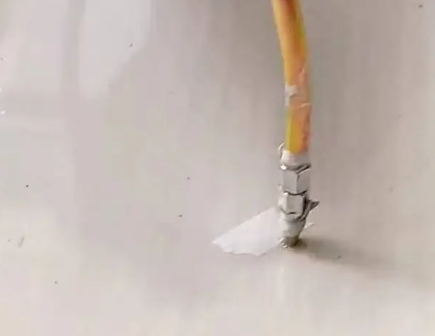 梁园瓷砖空鼓维修公司专业解答在瓷砖铺贴过程中，如果使用的砂料过粗（如全部使用了粗砂），可能会导致以下问题